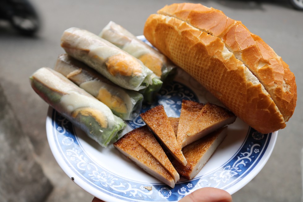 Chả cuốn Phan Rang đậm vị miền Trung hút khách ở Sài Gòn - Hình 9
