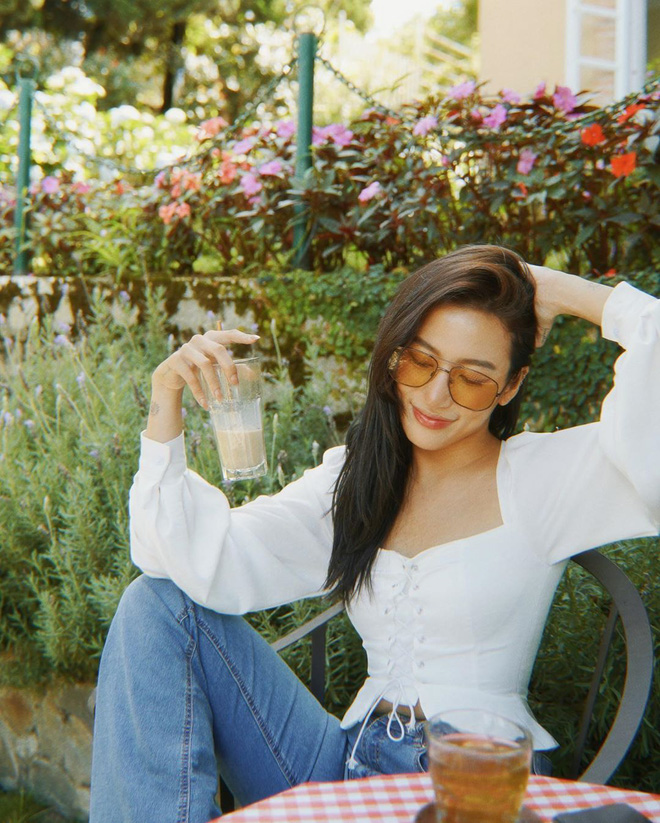 Đụng hàng Lisa cool ngầu nhưng Irene lại xinh như công chúa, vừa khoe được eo vừa lấp ló vòng 1 gợi cảm - Hình 10