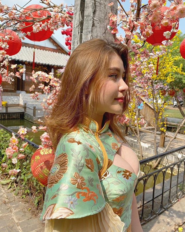 Nụ hồng lai Việt - Mỹ, Việt - Trung ưa diện đồ tôn nét đầy đặn ở tuổi 18 - Hình 9