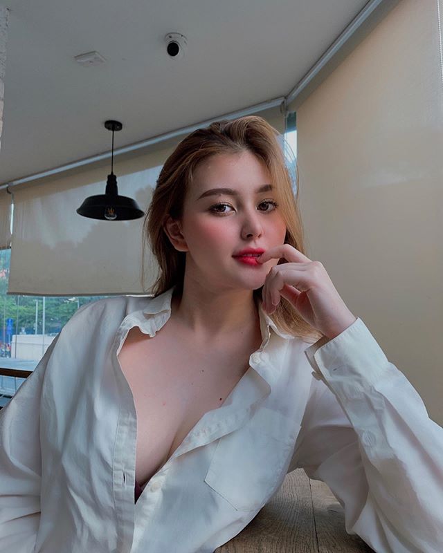 Nụ hồng lai Việt - Mỹ, Việt - Trung ưa diện đồ tôn nét đầy đặn ở tuổi 18 - Hình 10