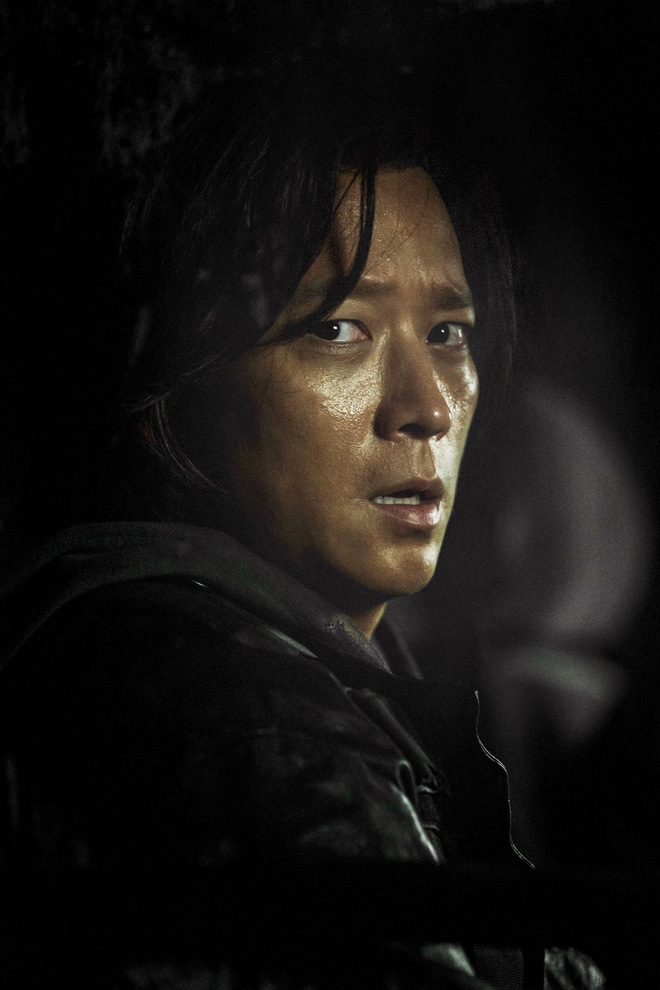 Ông hoàng phòng vé Hwang Jung Min bị truy sát ở phim mới, hẹn ngày đụng độ bom tấn Train To Busan 2 - Hình 5