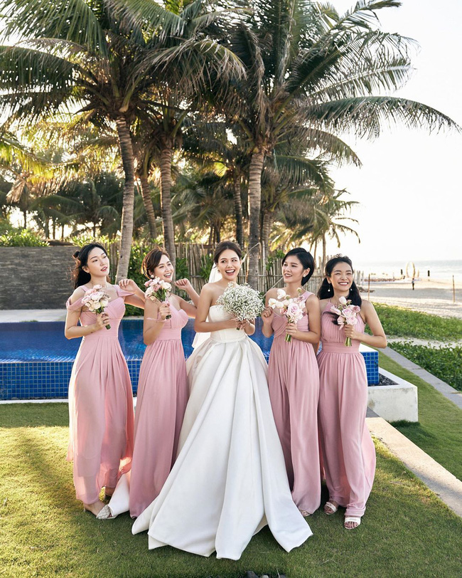 Phanh Lee tung thêm ảnh trong đám cưới với thiếu gia Cocobay, vòng 1 khủng của cô dâu trở thành tâm điểm - Hình 6