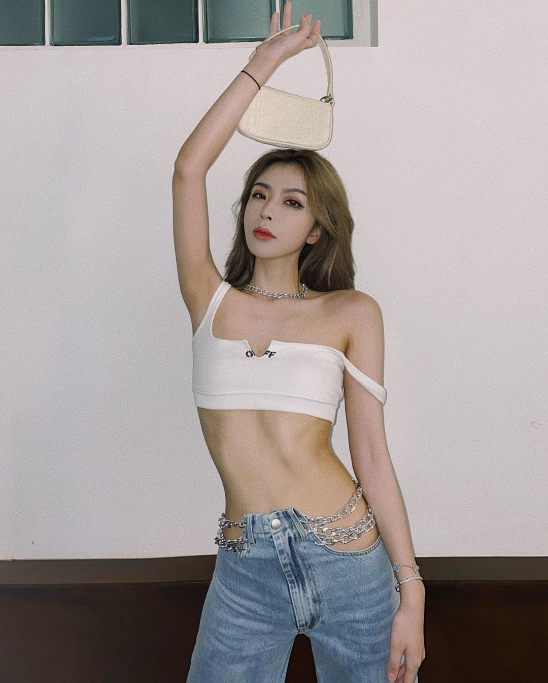 Quần gái hư ngập tràn mạng xã hội, DJ hot nhất châu Á vừa thử đã gây xôn xao - Hình 4