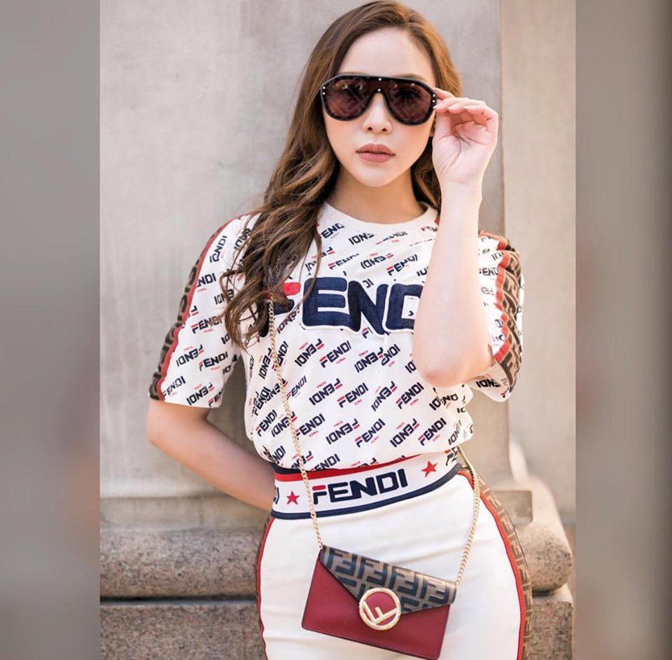 Quỳnh Thư - diễn viên lộ bằng chứng hẹn hò chồng cũ Quỳnh Nga: Bạn thân 15 năm của Ngọc Trinh, body bốc lửa và cực giàu! - Hình 8