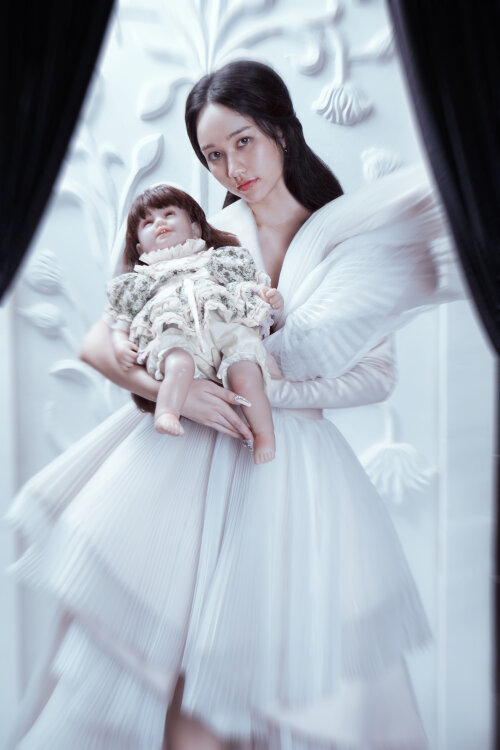 Rũ bỏ vẻ thuần khiết ngây thơ, Trúc Anh - Salim - AMEE trở nên ma mị trong phim kinh dị Thiên thần hộ mệnh của Victor Vũ - Hình 4