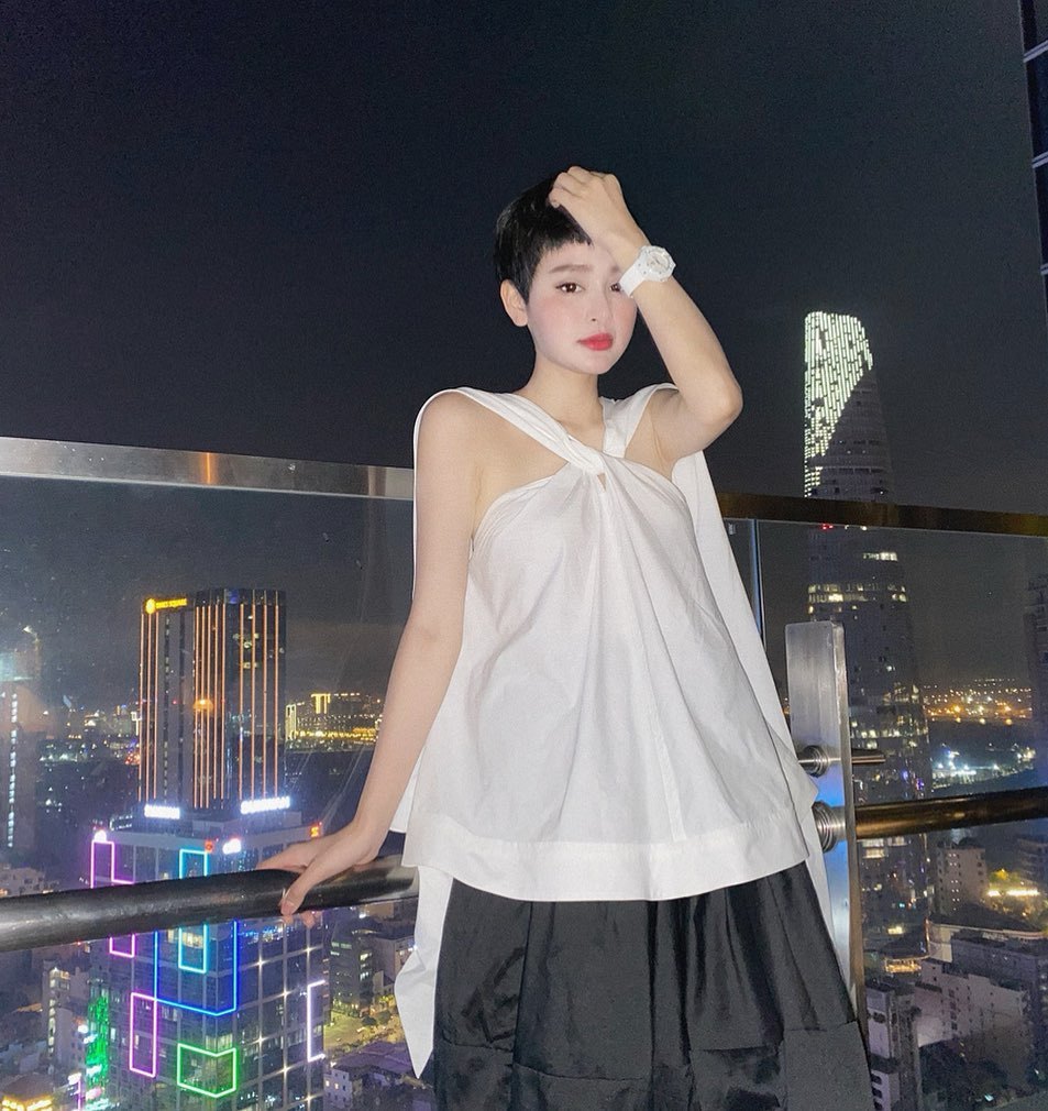 Sao Việt mặc gì hôm nay (7/7): Elly Trần gợi cảm không kém Ngọc Trinh - Hình 4