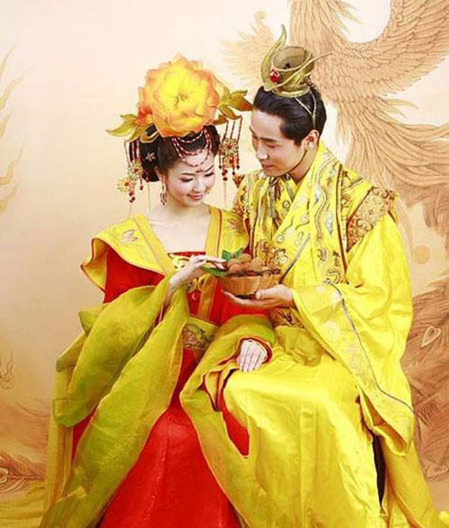 Vị Hoàng đế Trung Hoa có cuộc sống hôn nhân cực lạ: Suốt đời một vợ một chồng bởi lý do đằng sau u ám đến cực điểm - Hình 2