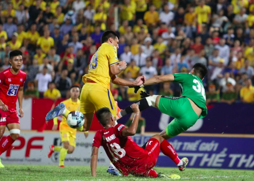 V.League 2020: Trọng tài đang bất chấp dù bị chỉ trích nặng nề - Hình 1