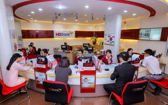 Cổ phiếu HDB của HDBank tăng 10 phiên liên tiếp - Hình 1