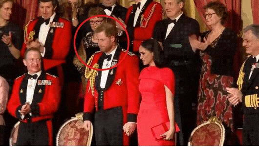 Harry và Meghan Markle rưng rưng nước mắt thực hiện chuỗi nhiệm vụ Hoàng gia cuối cùng trước khi nói lời tạm biệt gia tộc - Hình 2