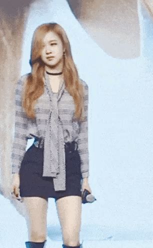 12 khoảnh khắc cho thấy idol nữ ngoài đời gầy đến mức nào: Chân của Rosé - Lisa đáng báo động, Taeyeon bé như học sinh? - Hình 11