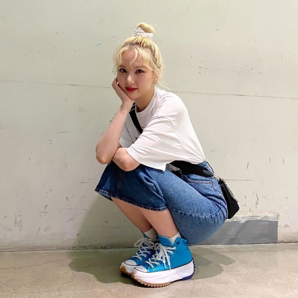 Sao Hàn mặc đẹp tuần qua: Joy ngày càng ra dáng fashionista, Jennie bắt trend xanh quá đỉnh - Hình 7
