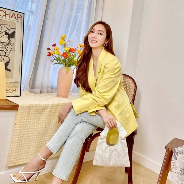 Sao Hàn mặc đẹp tuần qua: Joy ngày càng ra dáng fashionista, Jennie bắt trend xanh quá đỉnh - Hình 10