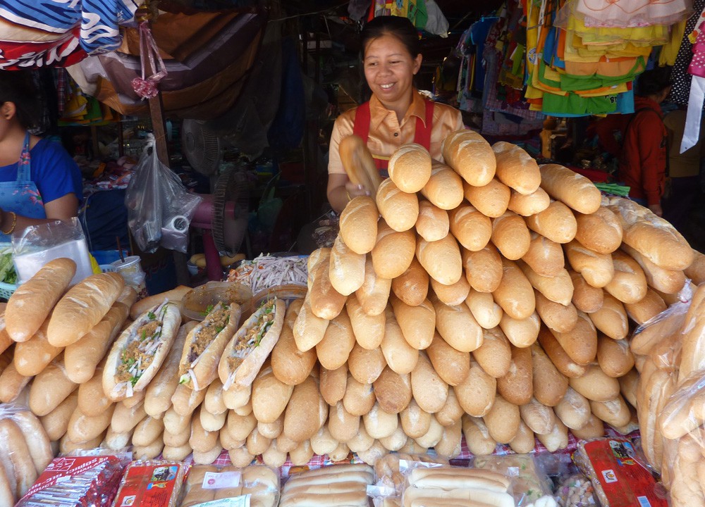 Mời bạn thử ăn bánh mỳ kiểu Lào xem có gì khác với bánh mì ...