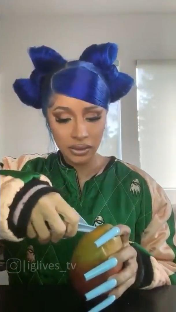 Cardi B makes the world laugh with her unique way of cutting jackfruit - Photo 6