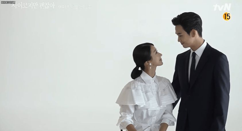 Kim Soo Hyun đắm đuối nhìn Seo Ye Ji ở hậu trường Điên Thì Có Sao, anh nhà có tình ý đúng không? - Hình 2