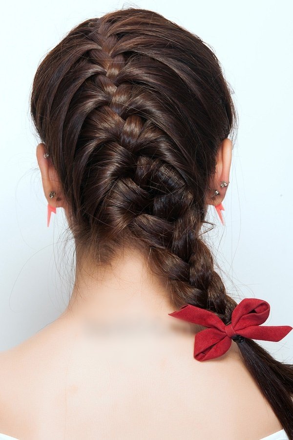 4 kiểu tóc giúp nàng luôn đẹp trong ngày mưa bão - Hình 2