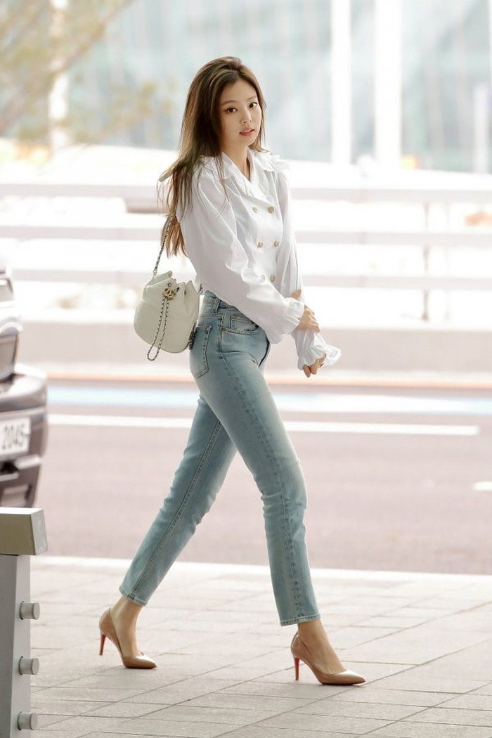 Bạn sẽ không biết mặc quần skinny jeans xấu là gì nếu học 14 set đồ xịn đẹp sau đây của sao Hàn - Hình 1