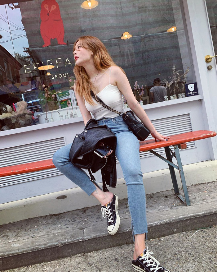 Bạn sẽ không biết mặc quần skinny jeans xấu là gì nếu học 14 set đồ xịn đẹp sau đây của sao Hàn - Hình 10
