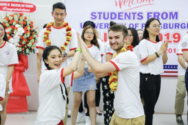 Bớt nỗi lo học phí với chính sách học bổng mùa dịch từ UEF - Hình 2