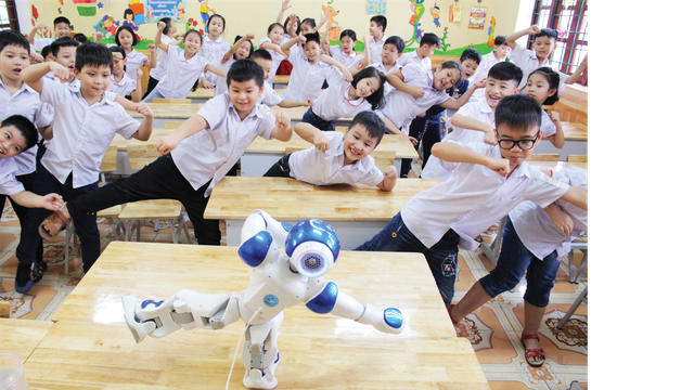 Con chào lớp 1: Học tiếng Anh có phải quá sớm - Hình 2