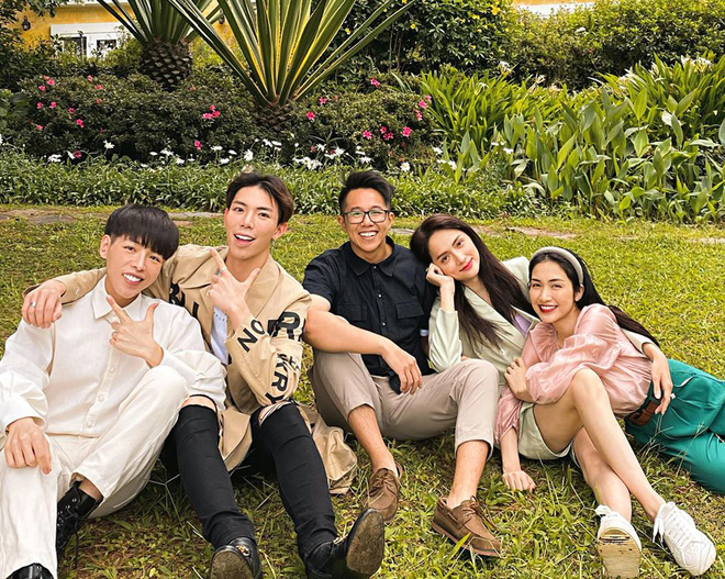 Hòa Minzy tung clip Matt Liu - Hương Giang thân mật skinship, còn thả nhẹ lời nhắn nhủ anh rể tương lai - Hình 3