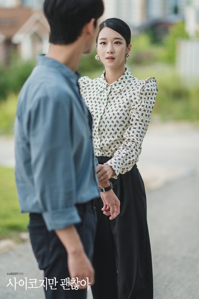 Mặc váy đầm được khen đẹp bao nhiêu nhưng khi diện quần thì Seo Ye Ji lại mất điểm - Hình 5