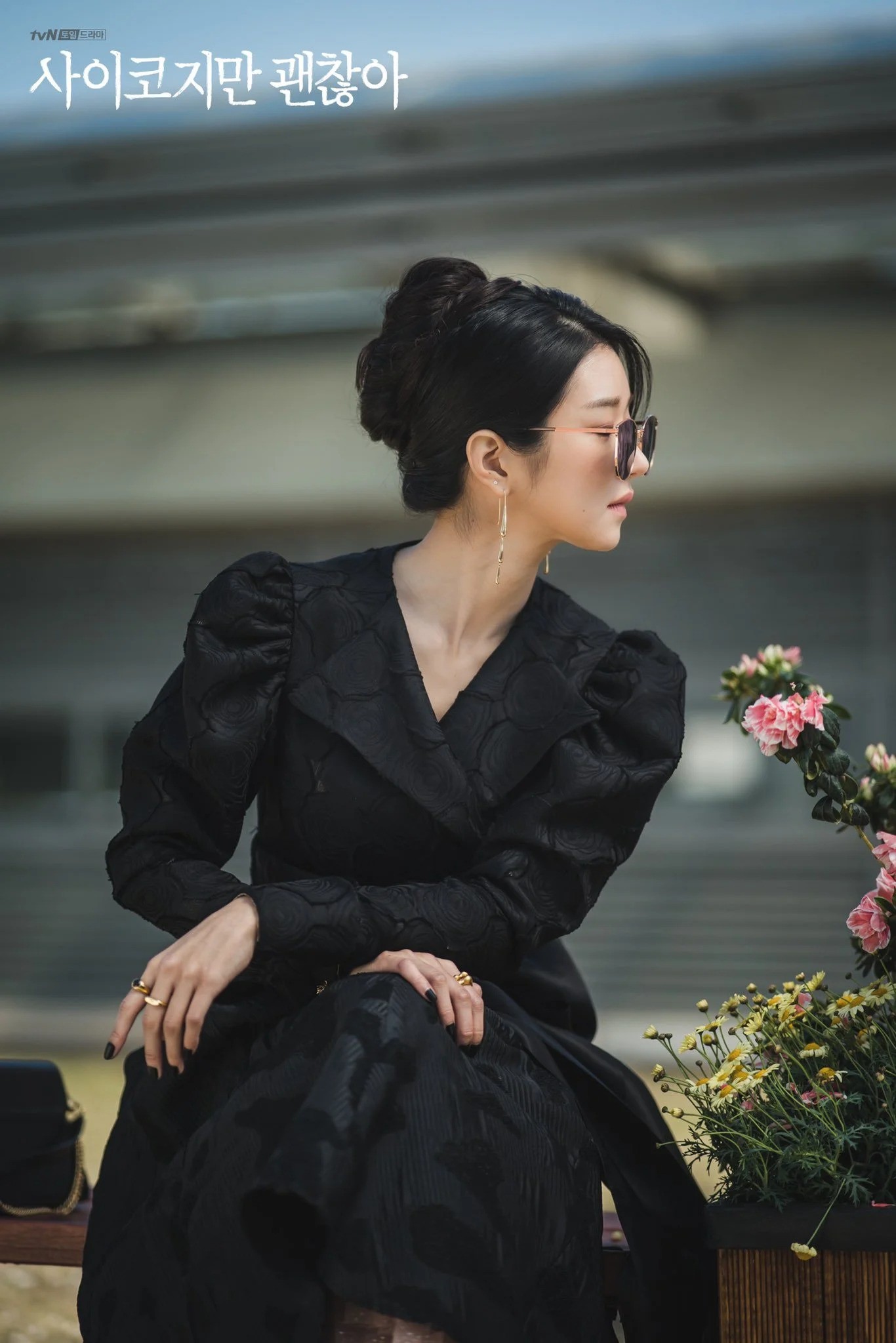 Mặc váy đầm được khen đẹp bao nhiêu nhưng khi diện quần thì Seo Ye Ji lại mất điểm - Hình 7