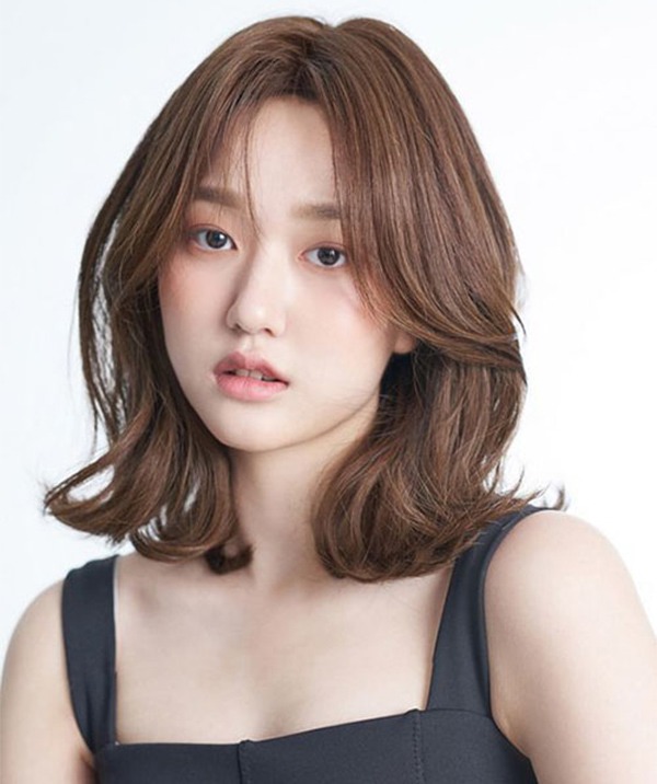Kiểu tóc mái dài phù hợp Hàn Quốc: Không phải kiểu tóc mái dài nào cũng phù hợp với khuôn mặt hay phong cách riêng của bạn. Thế nhưng, qua những kiểu tóc mái dài phù hợp Hàn Quốc, bạn sẽ tìm thấy sự \