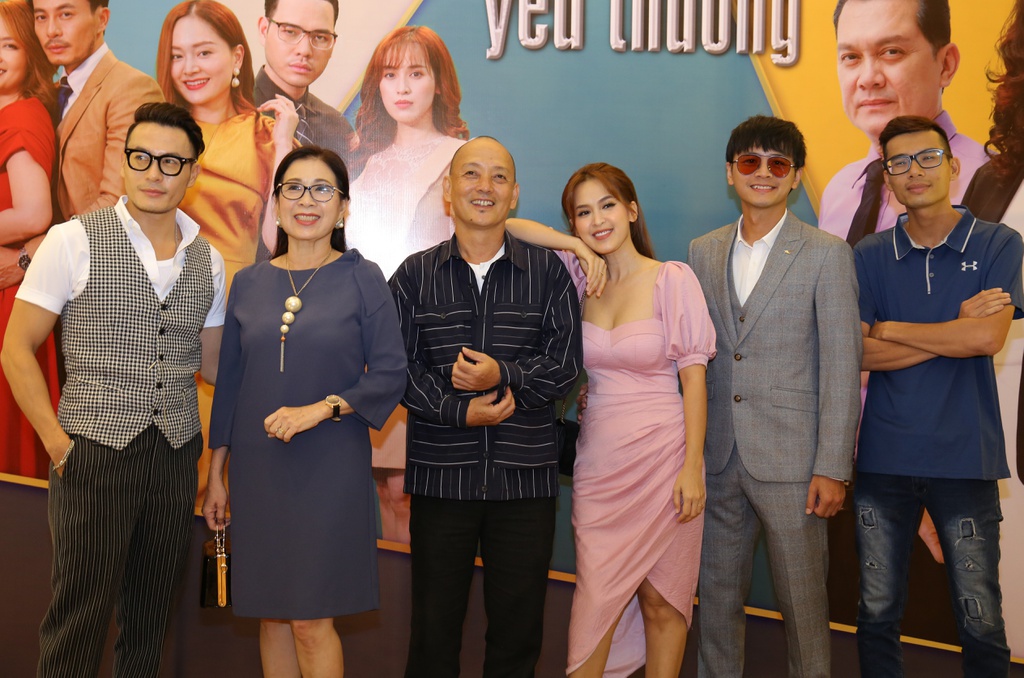 Hồng Đào đầu tư 20.000 USD cho váy áo nhưng phải bỏ vai - Hình 3