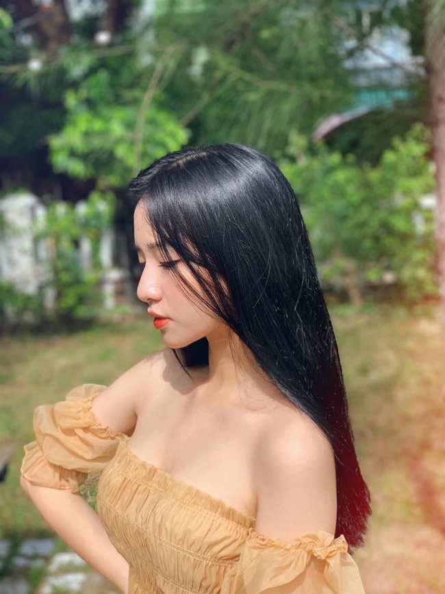 Thiếu nữ Việt nổi như cồn khi mặc áo dài không bó chẽn vẫn đẹp và gợi cảm - Hình 14