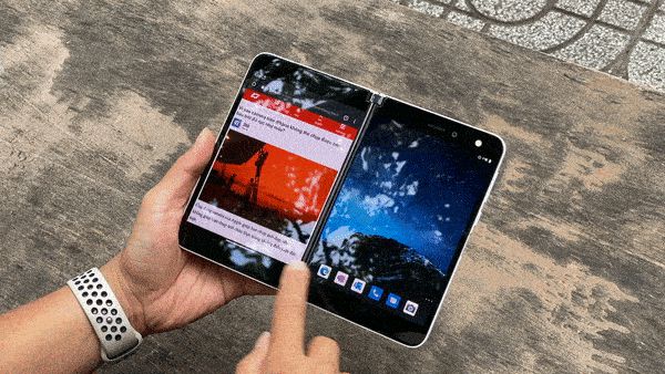 Samsung Galaxy Z Fold2 vs. Microsoft Surface Duo: Cuộc chiến giữa hai gã smartphone dị biệt - Hình 20