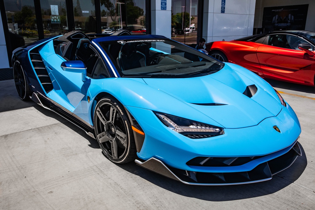 Lamborghini Centenario Roadster màu độc được rao bán - Ôtô - Việt Giải Trí