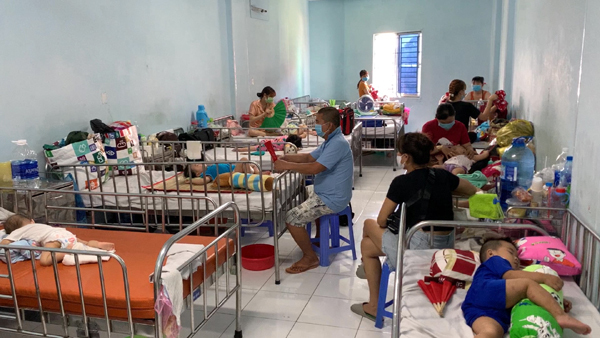 Quảng Trị: Sau bữa ăn trưa, hàng chục học sinh tiểu học nhập viện