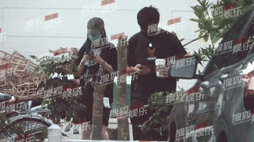 Triệu Vy ngày càng lộ liễu, bị paparazzi tóm sống cảnh đưa trai trẻ về nhà riêng, tiếp tục hẹn hò tại nhà hàng - Hình 8