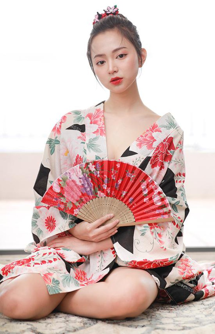Hot streamer sinh năm 1999 khoe bộ ảnh kimono nóng bỏng với số đo trong mơ - Hình 3
