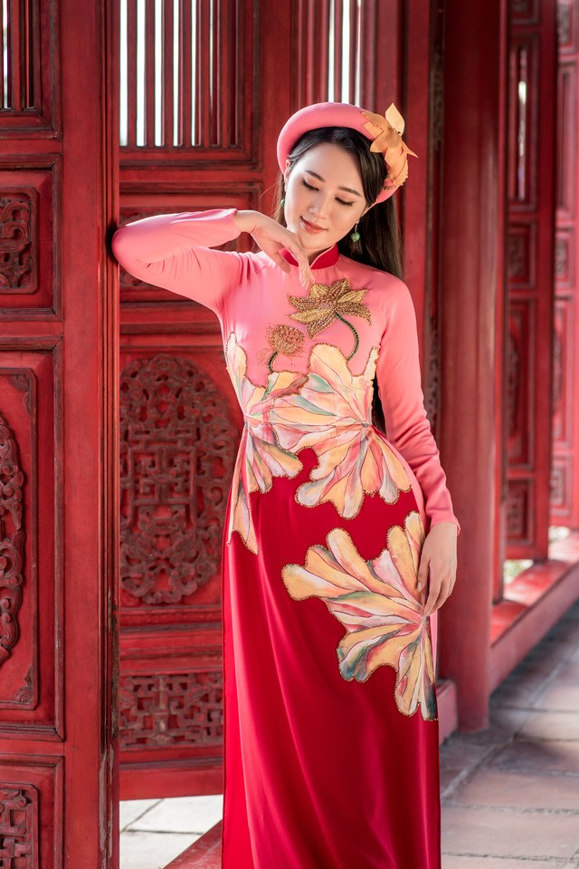 Mỹ nhân có mái tóc đẹp nhất Hoa hậu Việt Nam 2016 tái xuất với áo dài hoa sen - Hình 3