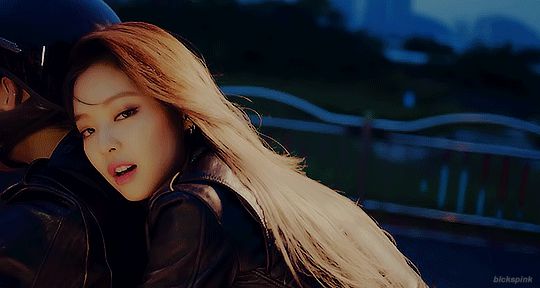 Profile 2 trai đẹp công khai thân mật với BLACKPINK: Hết con trai Chủ tịch Naver đến dancer cực phẩm suýt cướp nụ hôn của Lisa - Hình 12