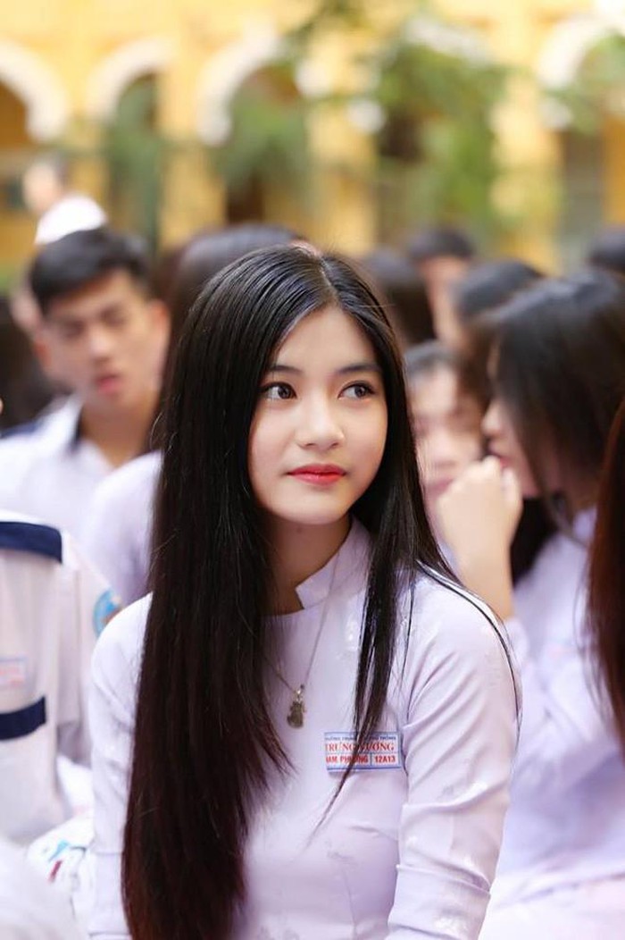 Dàn hot girl Việt nổi bật trong tà áo dài đặc sản mùa tựu trường - Hình 8