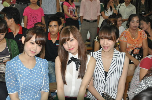 3 hot girl có quan hệ đặc biệt với Tuấn Hưng đẹp mơn mởn khiến gái 20 chạy dài - Hình 1