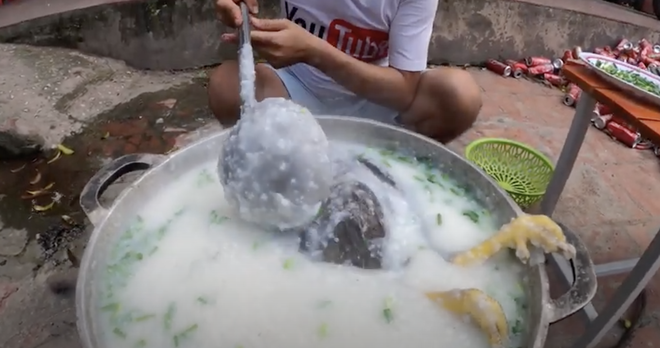 CĐM tranh cãi gay gắt, kêu gọi tẩy chay gia đình Bà Tân Vlog vì loạt clip 'nghèo' ý tưởng, phí phạm thức ăn - Hình 1