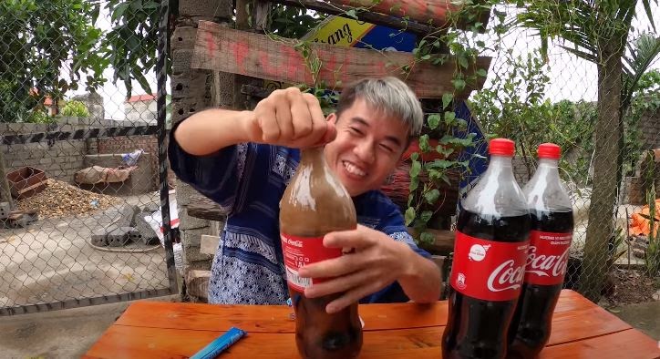 CĐM tranh cãi gay gắt, kêu gọi tẩy chay gia đình Bà Tân Vlog vì loạt clip 'nghèo' ý tưởng, phí phạm thức ăn - Hình 4