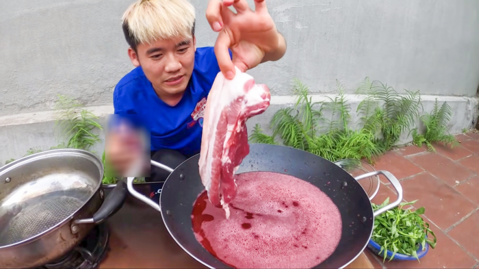CĐM tranh cãi gay gắt, kêu gọi tẩy chay gia đình Bà Tân Vlog vì loạt clip 'nghèo' ý tưởng, phí phạm thức ăn - Hình 9