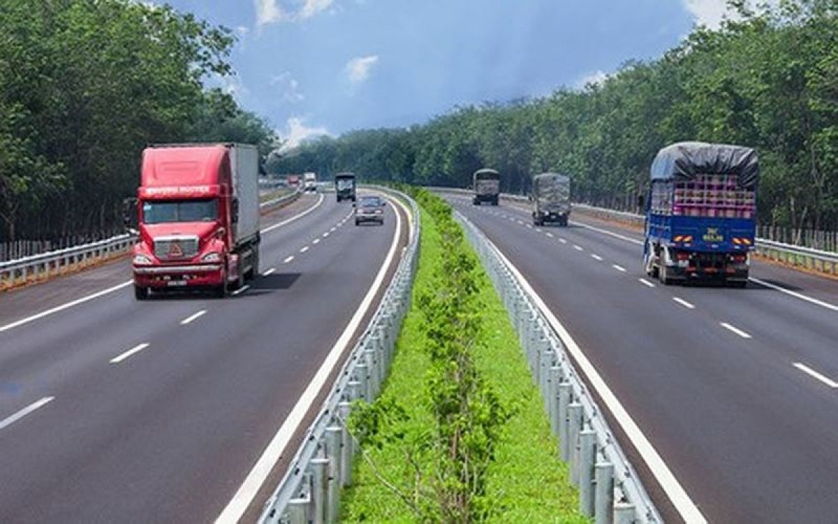 Chậm nhất cuối năm nay phải thu phí sử dụng đường bộ theo hình thức điện tử không dừng - Hình 1
