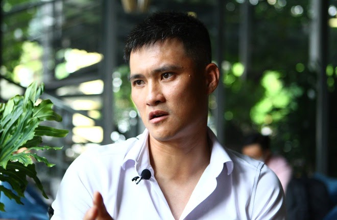 Công Vinh dừng bữa cơm gia đình, nghẹn ngào khi nhận tin buồn: Tôi Sốc khi ông Alfred Riedl qua đời - Hình 2