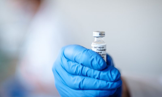 Hai công ty Mỹ - Đức tuyên bố sắp có vaccine Covid-19 - Hình 1