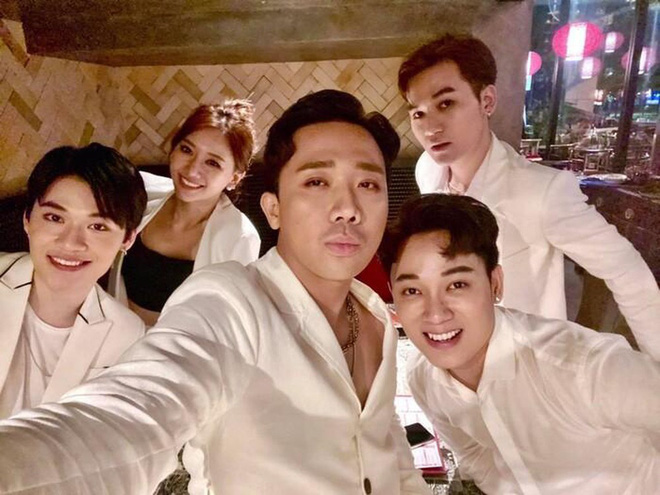 Hari Won khóc ròng vì bị Trấn Thành và hội Cờ Cá Ngựa chê chụp ảnh 360 độ đều... chết, soi kĩ hiểu ra luôn vấn đề - Hình 5