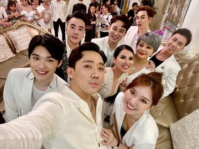 Hari Won khóc ròng vì bị Trấn Thành và hội Cờ Cá Ngựa chê chụp ảnh 360 độ đều... chết, soi kĩ hiểu ra luôn vấn đề - Hình 4