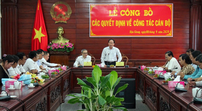 Hậu Giang trao các quyết định về công tác cán bộ - Hình 3