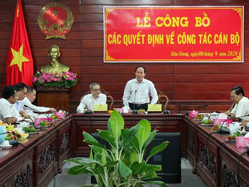 Hậu Giang trao các quyết định về công tác cán bộ - Hình 1